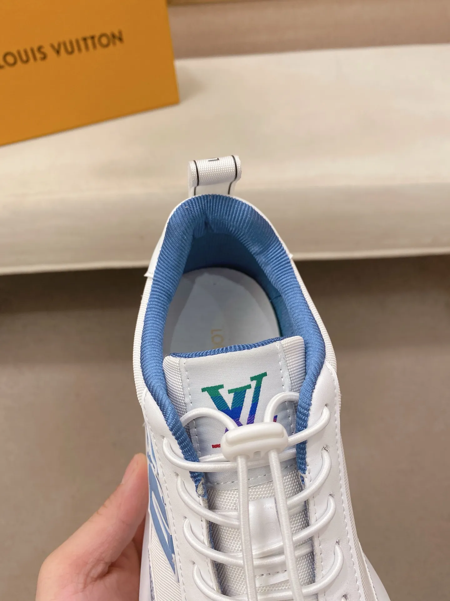 Factory price: 462💰🎉🎉LV~Louis Vuitton trendy men's shoes, new shipments, latest matching, the same style as the official website, super high quality, hot sales of the season [strong][strong][strong]Selected first-layer cowhide, comfortable cowhide lining, original last, comfortable on the feet, wear-resistant rubber outsole, size: 38-44.